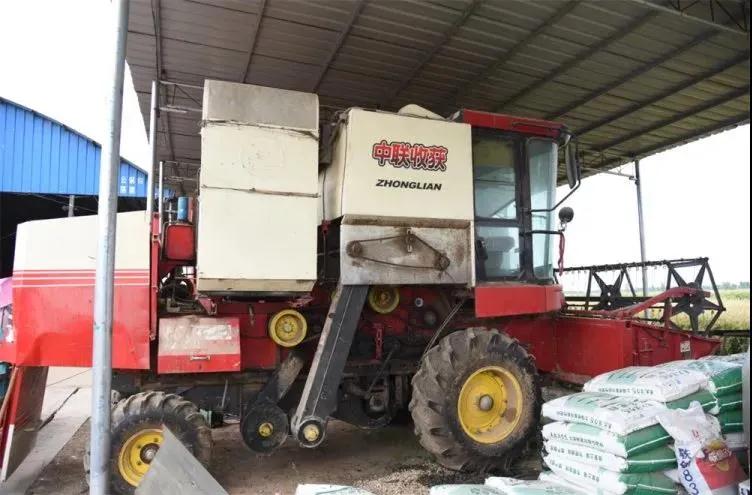 探訪“鄭州中聯(lián)村” 買收獲機(jī)只認(rèn)中聯(lián)收獲 12.20.1.jpg