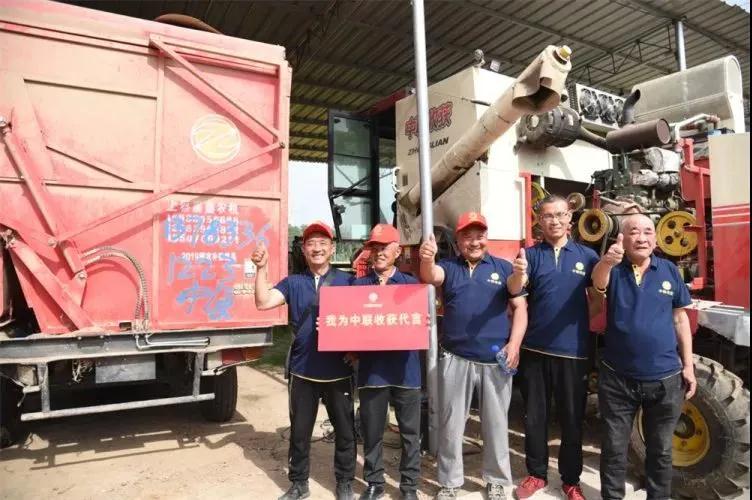 探訪“鄭州中聯(lián)村” 買收獲機(jī)只認(rèn)中聯(lián)收獲 12.20.jpg