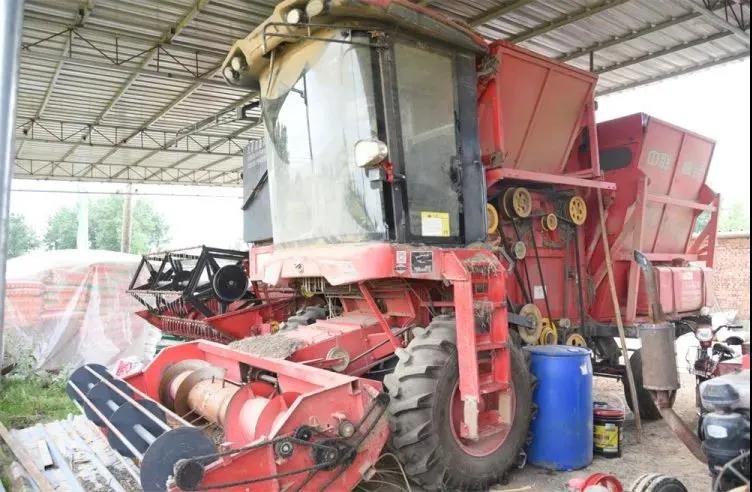 探訪“鄭州中聯(lián)村” 買收獲機(jī)只認(rèn)中聯(lián)收獲 12.20.2.jpg