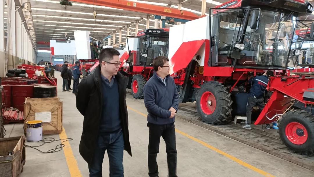 熱烈歡迎中國農機工業(yè)協(xié)會代表團蒞臨鄭州中聯(lián)參觀指導工作 12.241.jpg