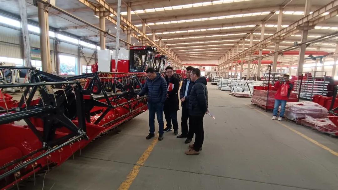熱烈歡迎中國農機工業(yè)協(xié)會代表團蒞臨鄭州中聯(lián)參觀指導工作 12.244.jpg